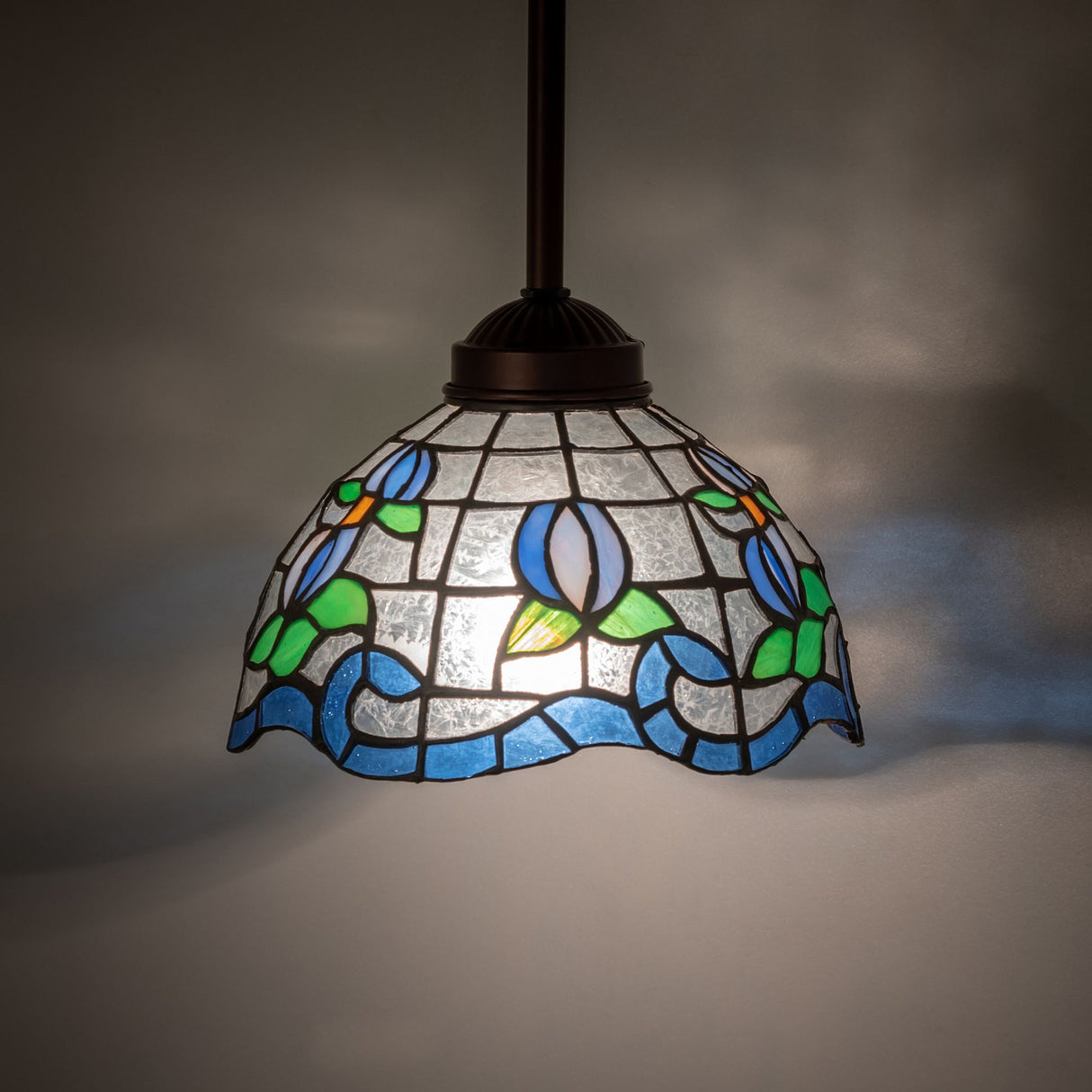 Ambient view of the 7-inch roseborder mini pendant casting soft light.