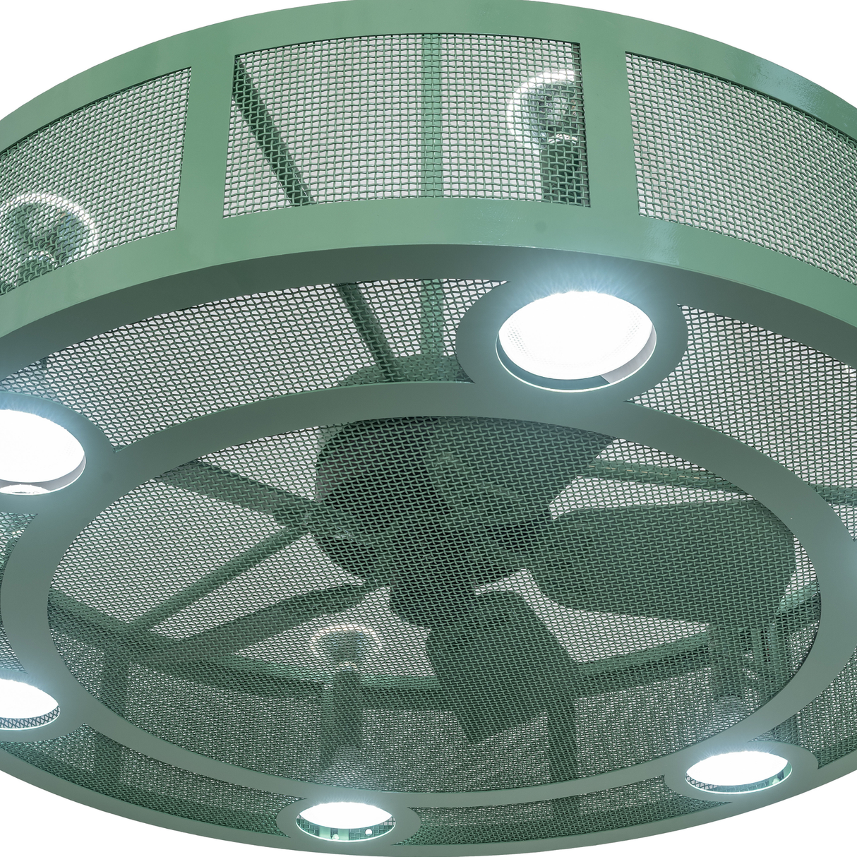Close-up of fan blades and mesh detail on Paloma Golpe Chandel-Air.